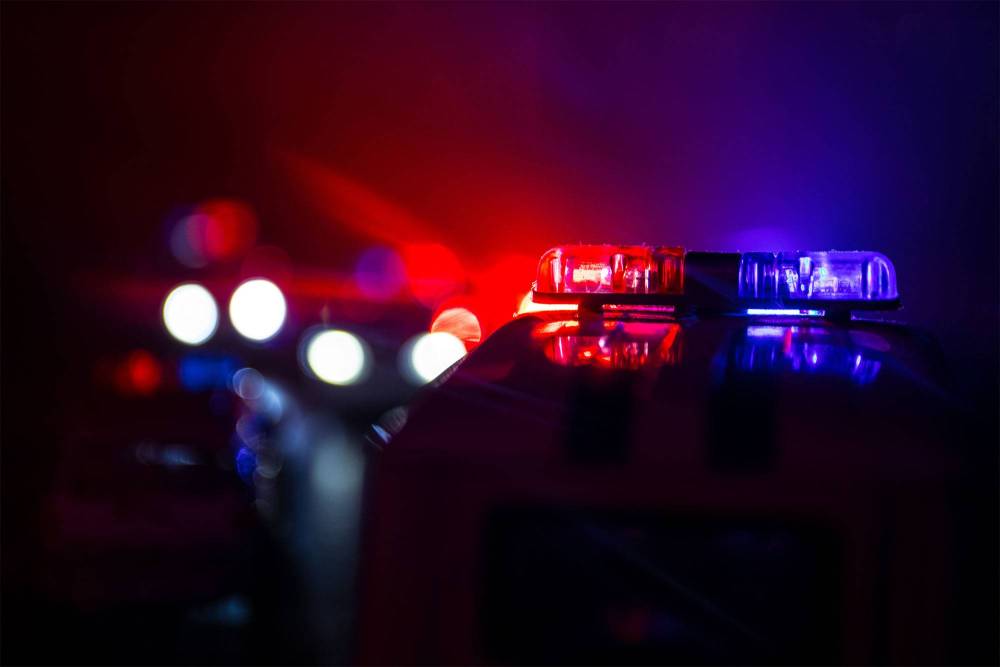Sirènes de police sur le lieu d'une agression ou accident